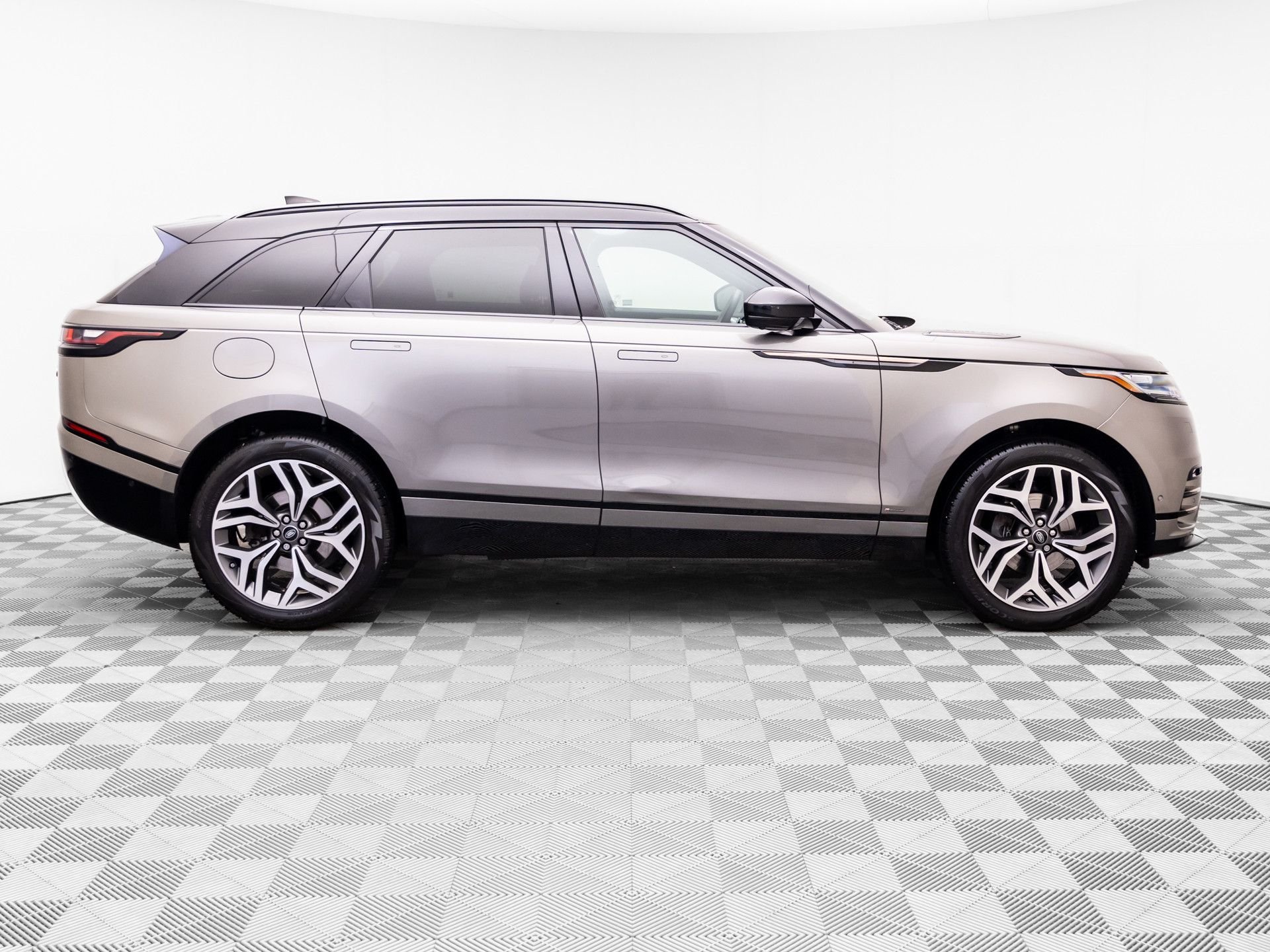 Used 2020 Green Land Rover P250 R-Dynamic S image 7