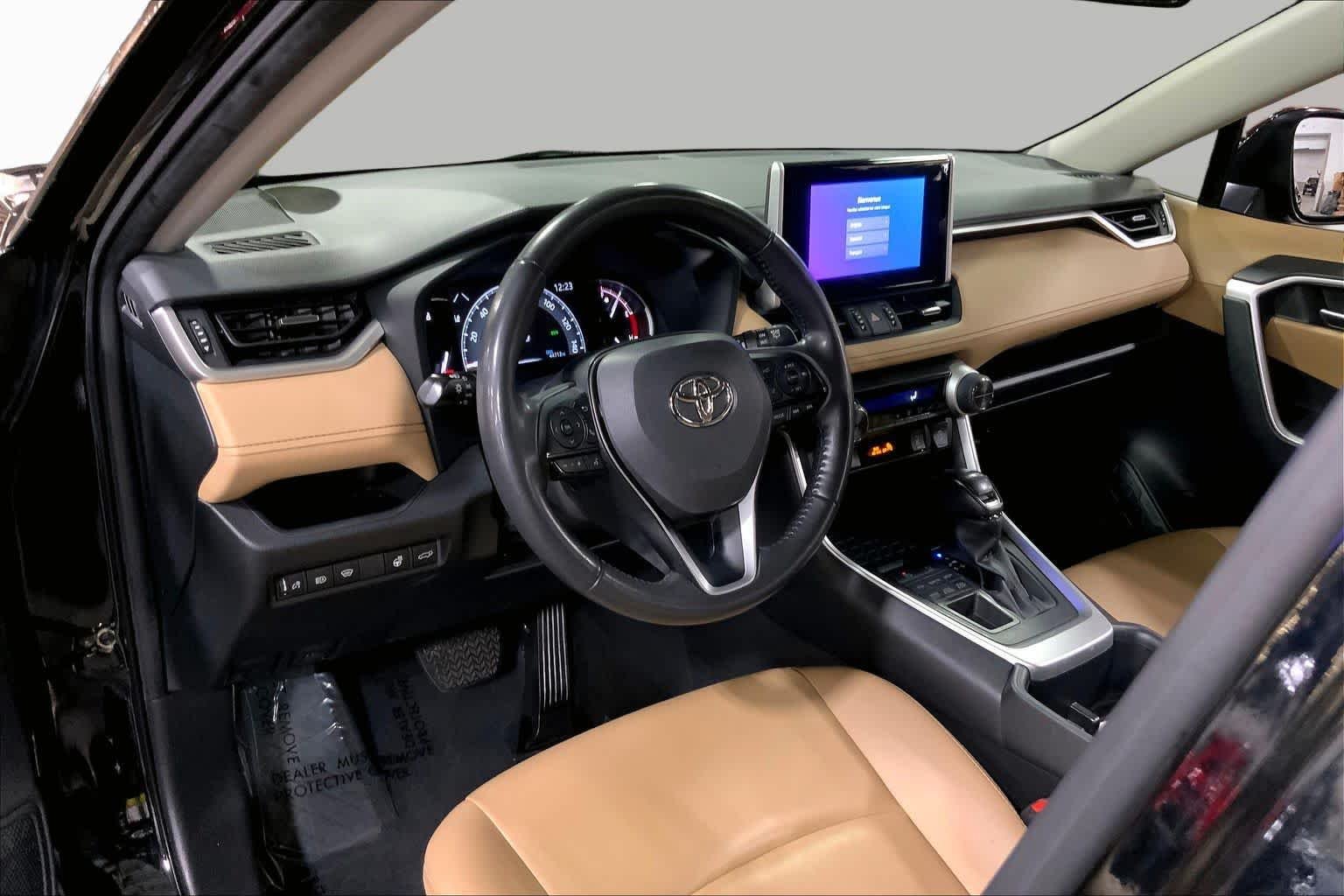 Used 2023 Midnight Black Metallic Toyota XLE Premium image 18
