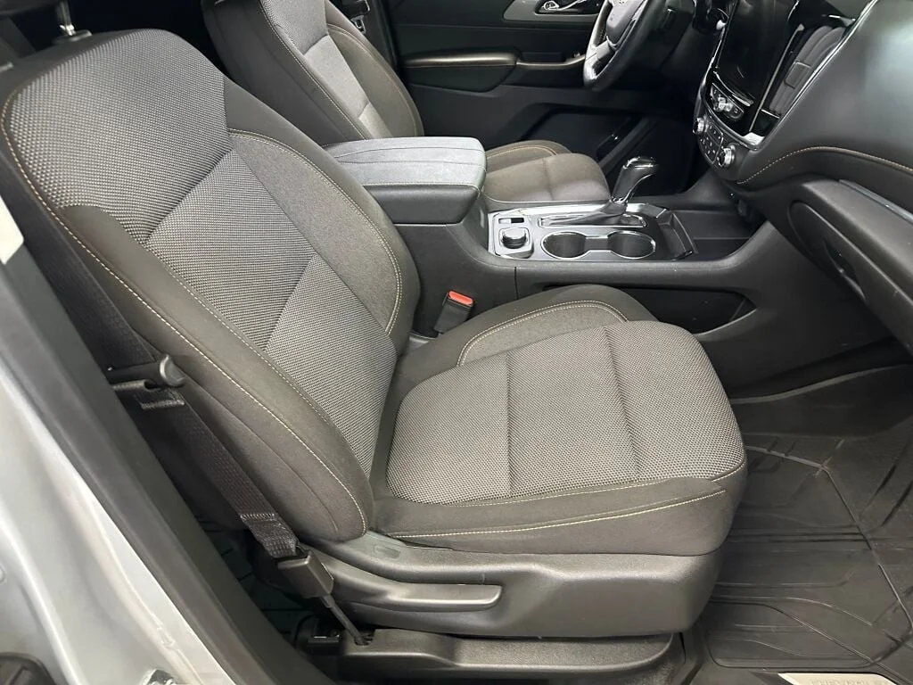 Certified Used 2020 Silver Ice Metallic Chevrolet LT Cloth image 33