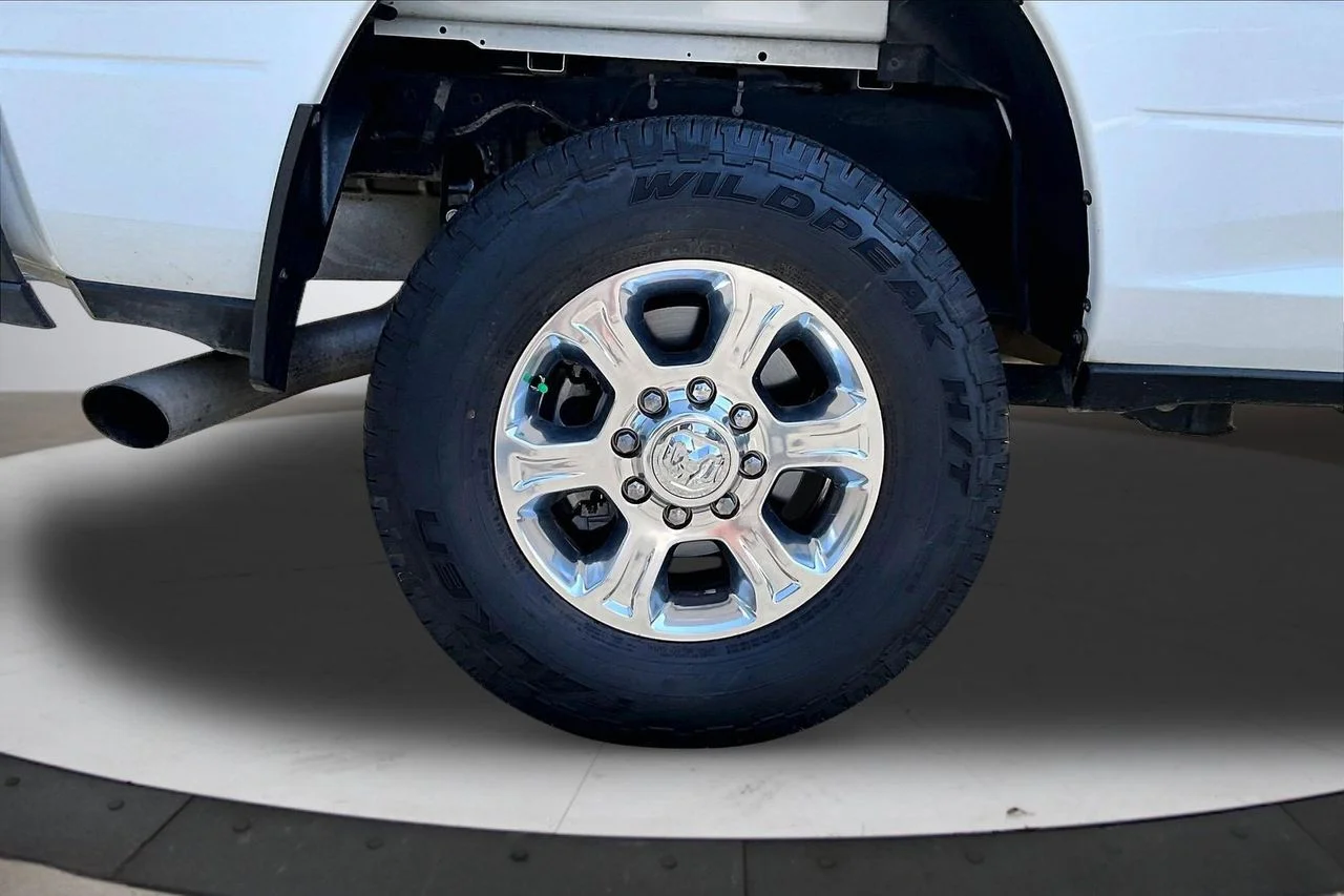 Used 2022 White Ram Big Horn image 35