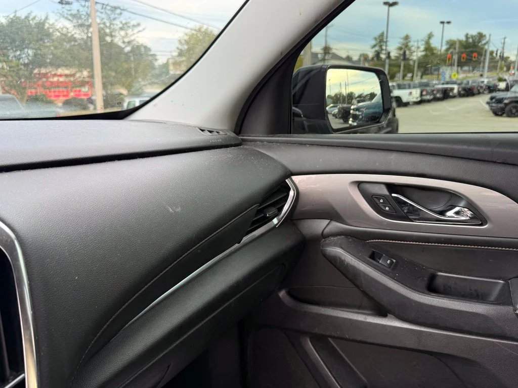 Used 2018 Silver Chevrolet LS image 21