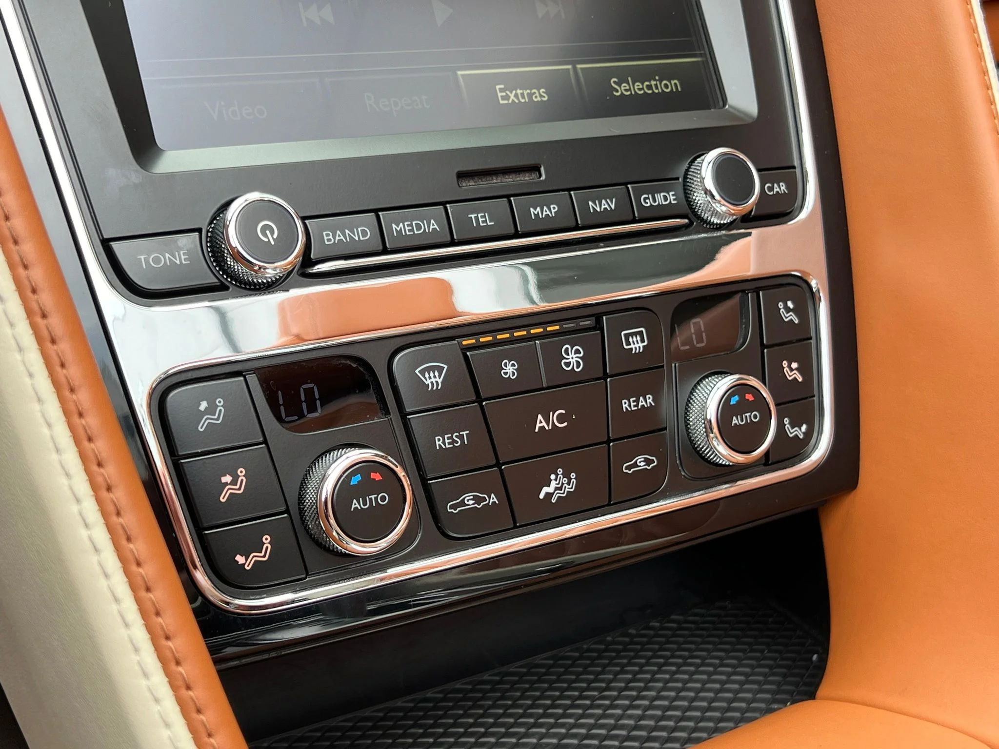 Used 2015  Bentley Speed image 32