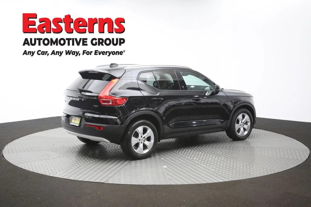 Used 2019 Black Volvo Momentum image 40