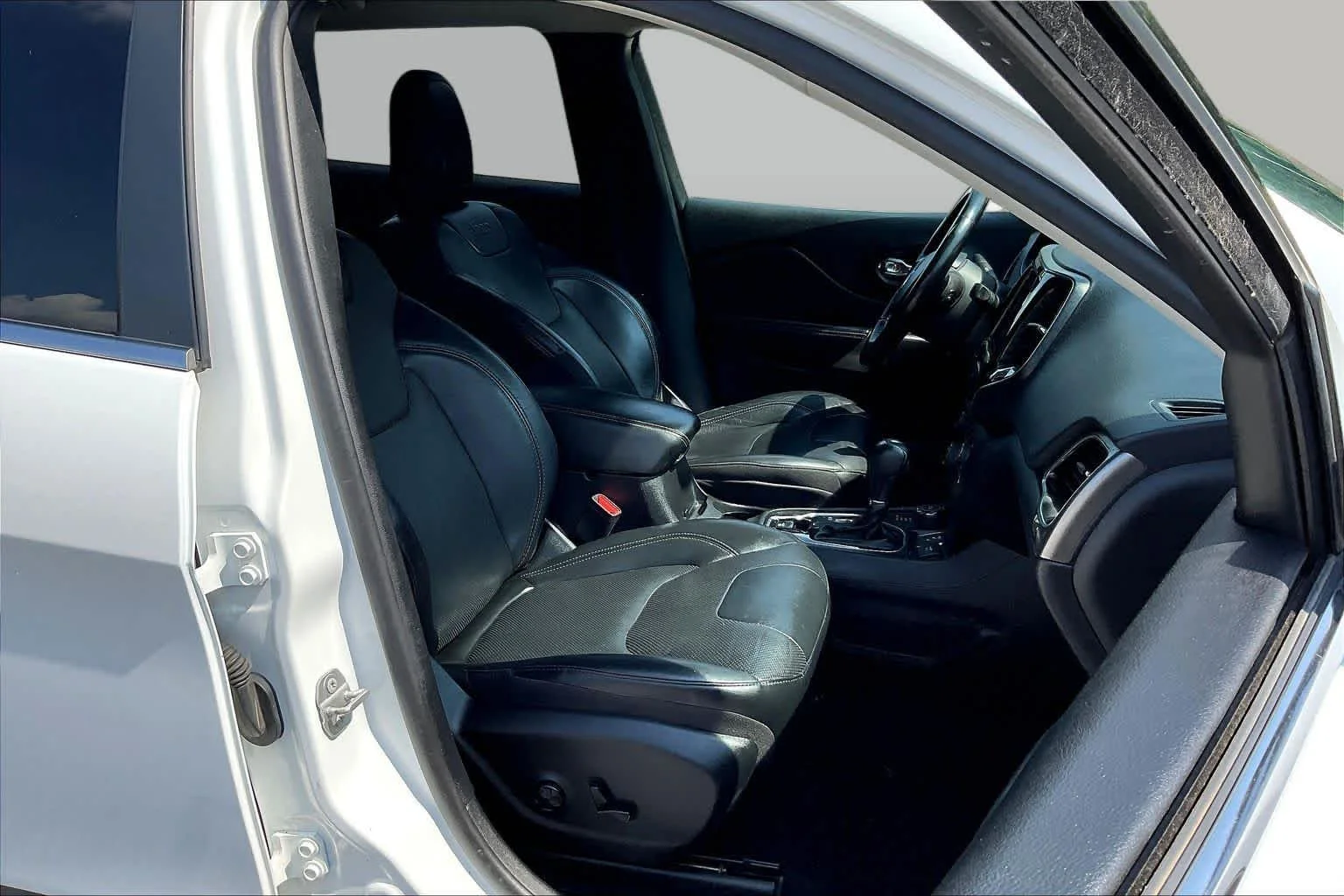 Used 2020 Bright White Clearcoat Jeep Limited image 8