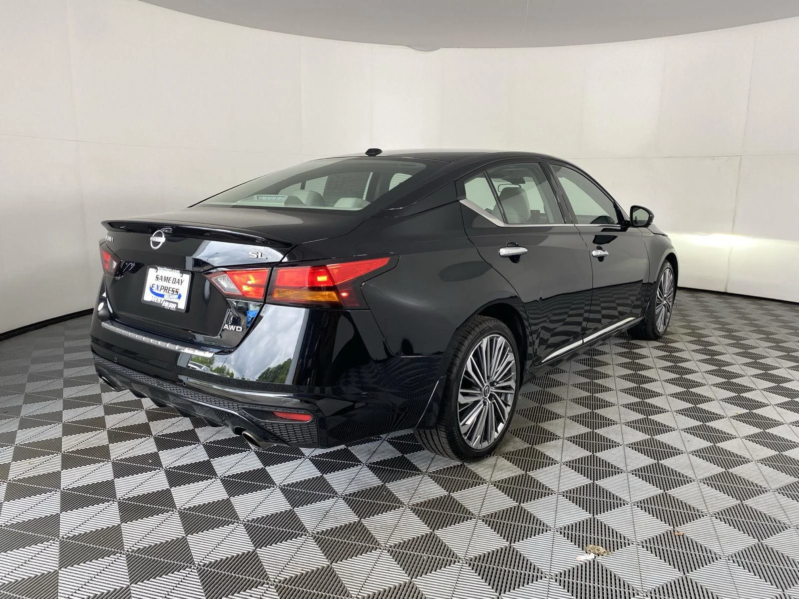 Used 2023 Super Black Nissan 2.5 SL image 8