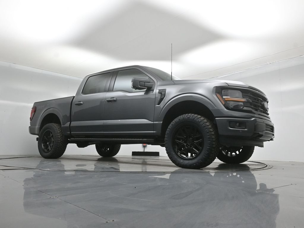 New 2026 Carbonized Gray Metallic Ford XLT image 3