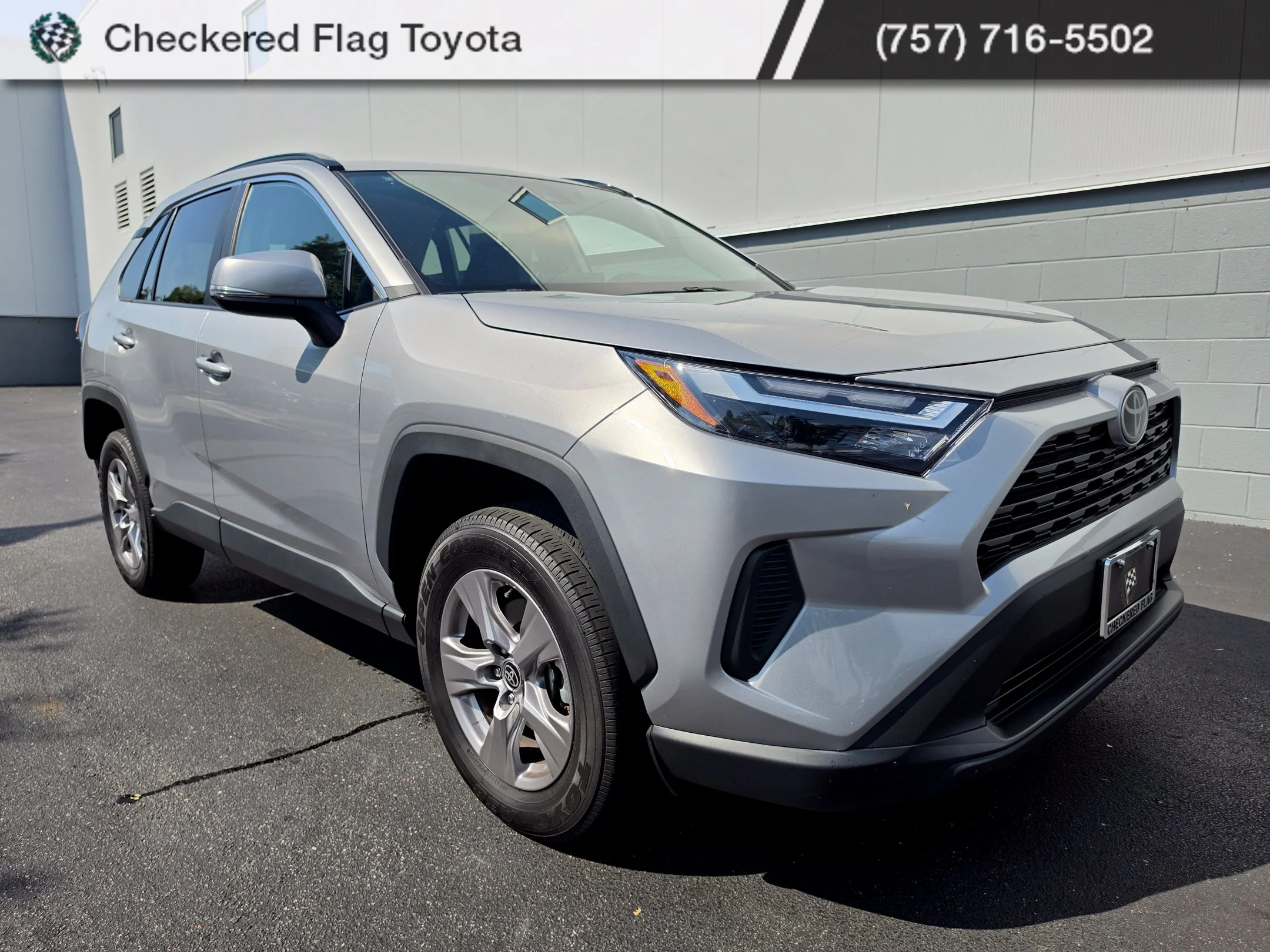 Used 2025 Silver Sky Metallic Toyota XLE image 7