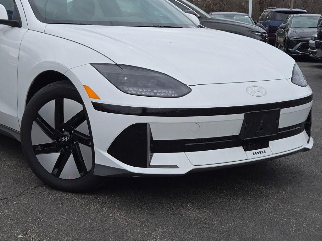 New 2025 White Hyundai SE image 2