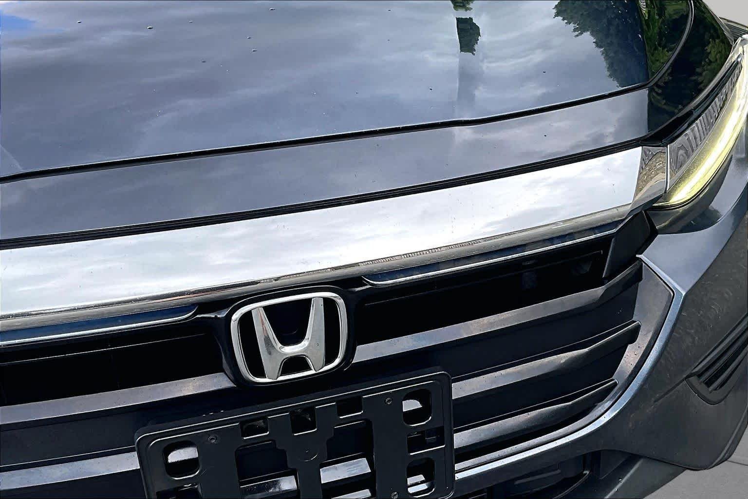 Used 2020 Cosmic Blue Metallic Honda Touring image 30