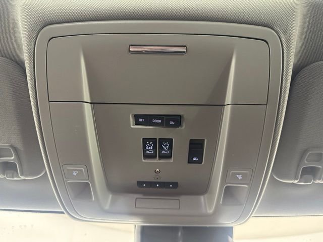 Used 2016 Silver GMC Denali image 13