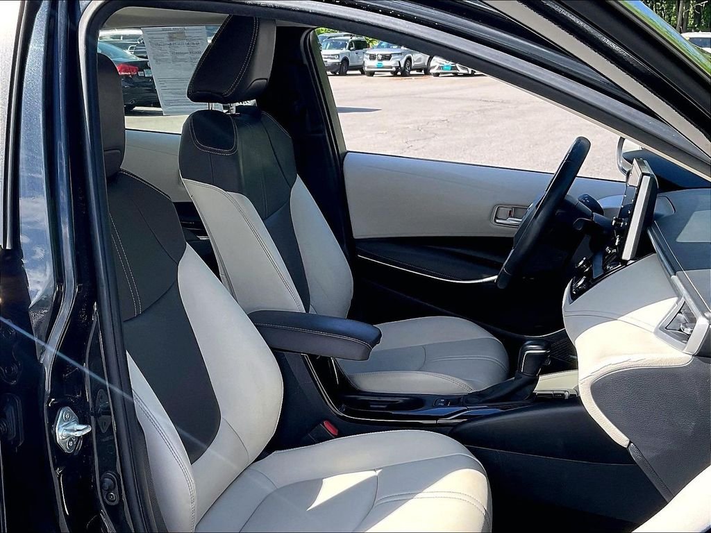 Used 2020 Black Toyota XLE image 11
