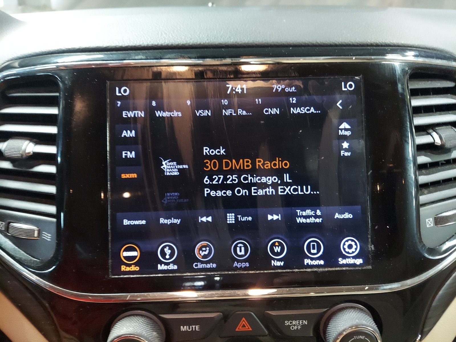Used 2019 Granite Crystal Metallic Clearcoat Jeep Laredo E image 17