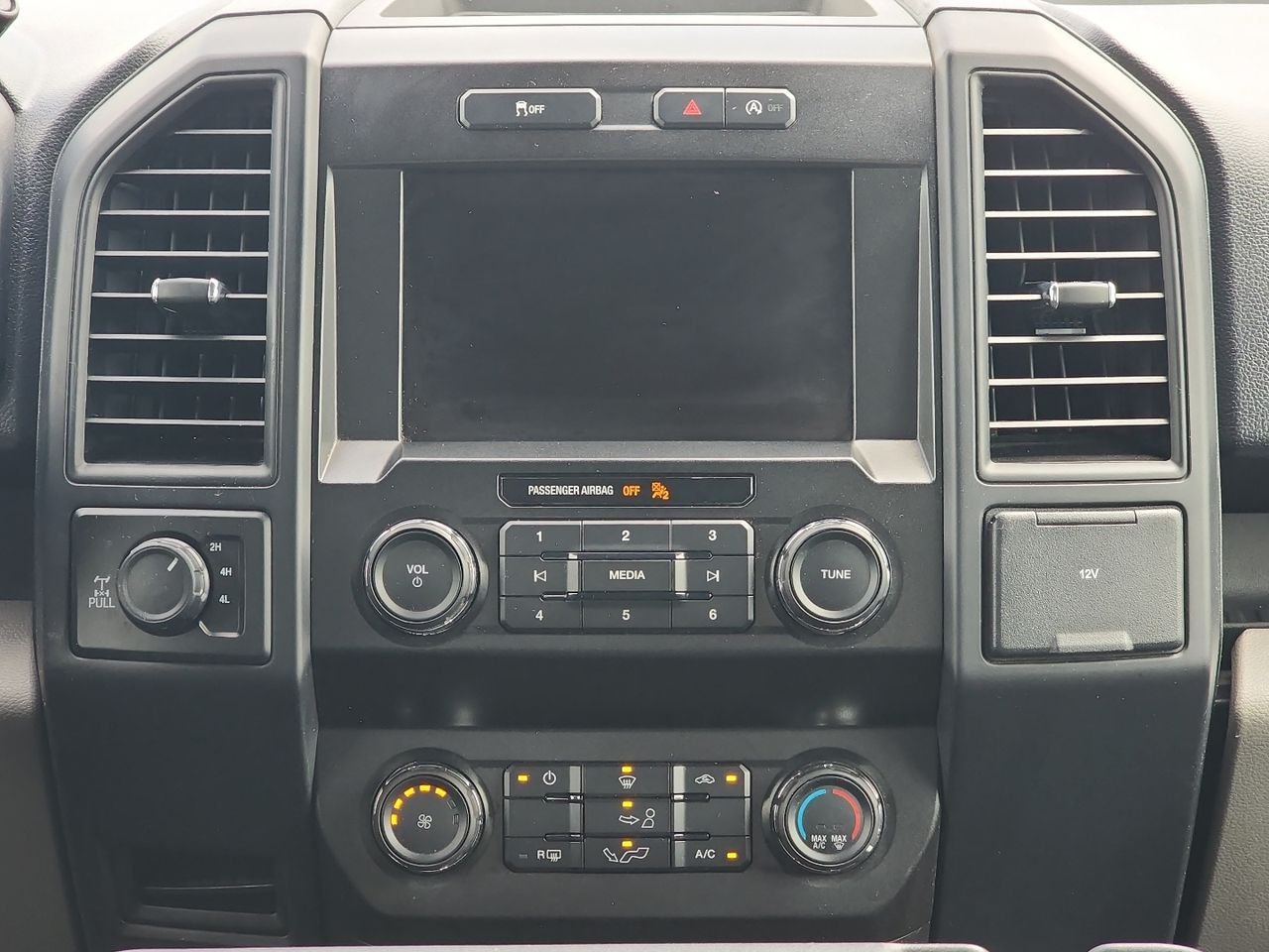 Used 2020 Black Ford XLT image 17