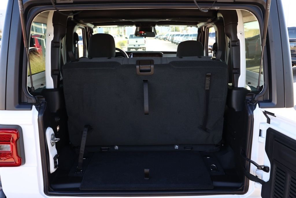 New 2026 Bright White Clear-Coat Exterior Paint Jeep Sport S image 15