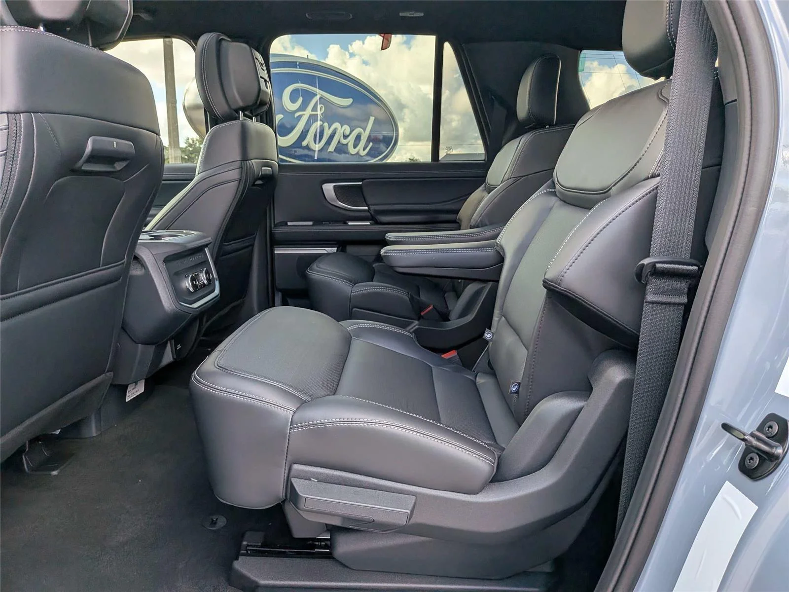 New 2026 Glacier Gray Metallic Tri-Coat Ford MAX Platinum® image 14
