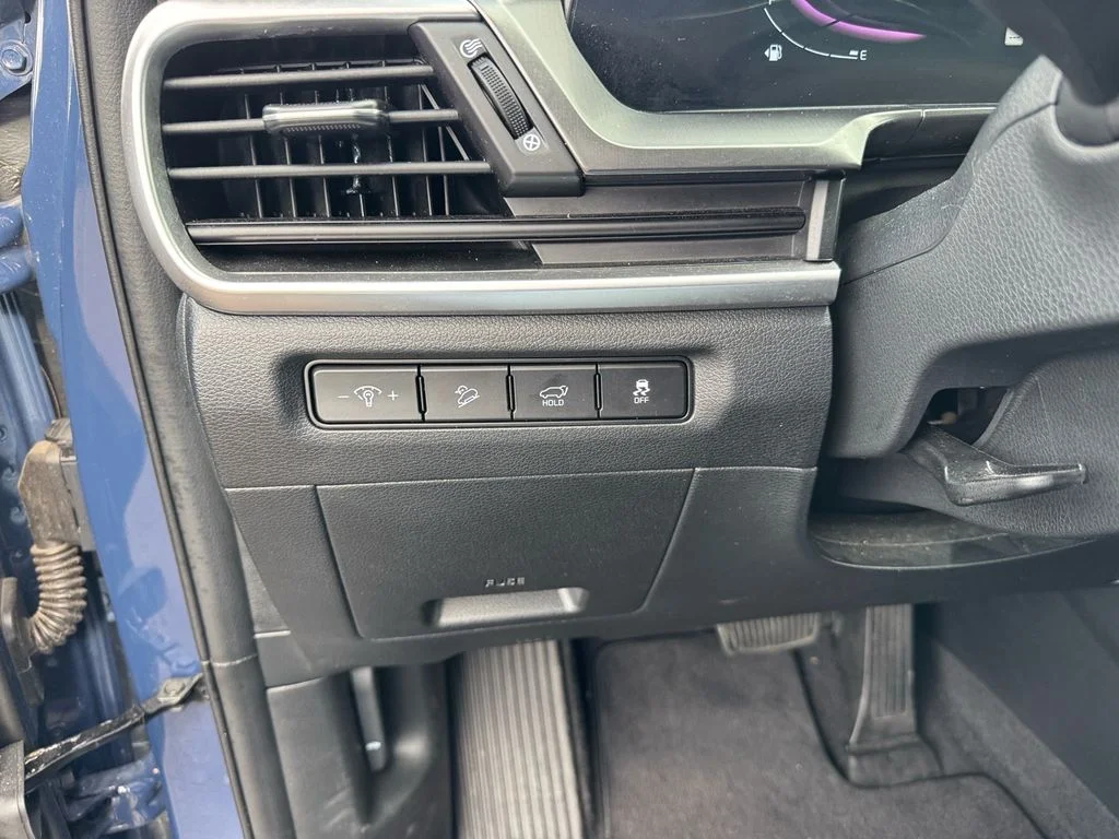 Used 2025 Black Kia S image 25