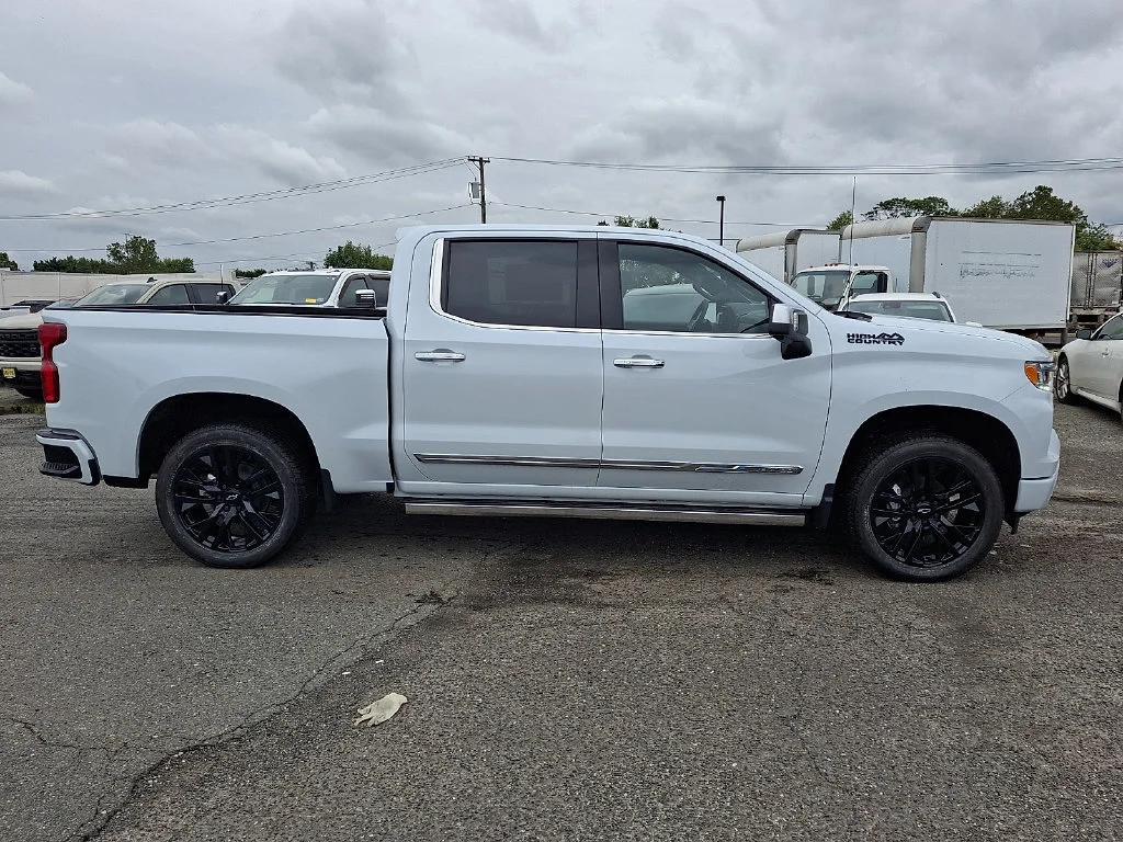 New 2026 Polar White Tricoat Chevrolet High Country image 9