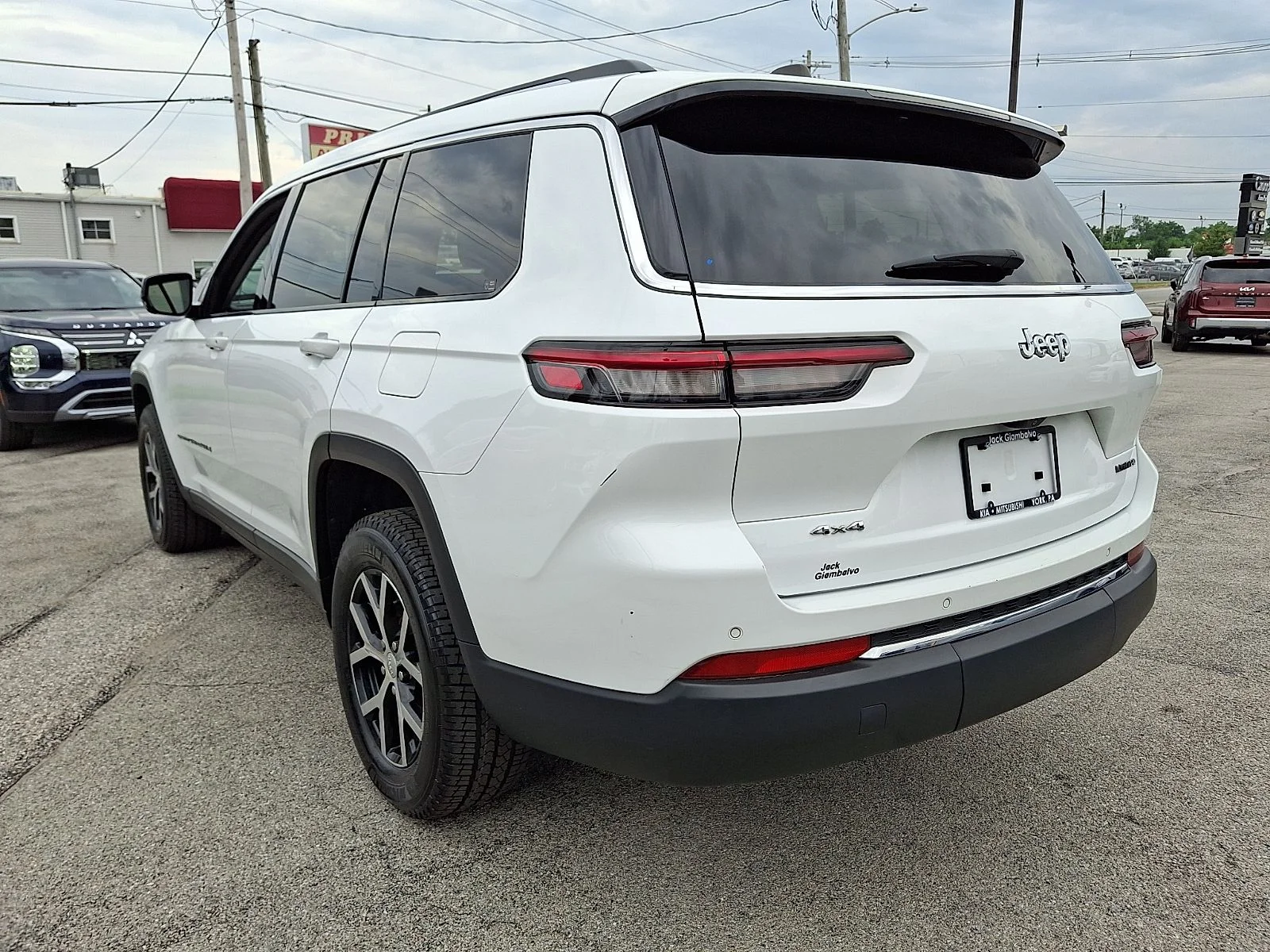 Used 2023 White Jeep Limited image 5