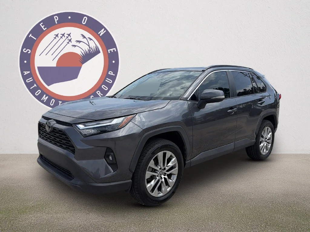 Used 2022 Gray Toyota XLE Premium image 2