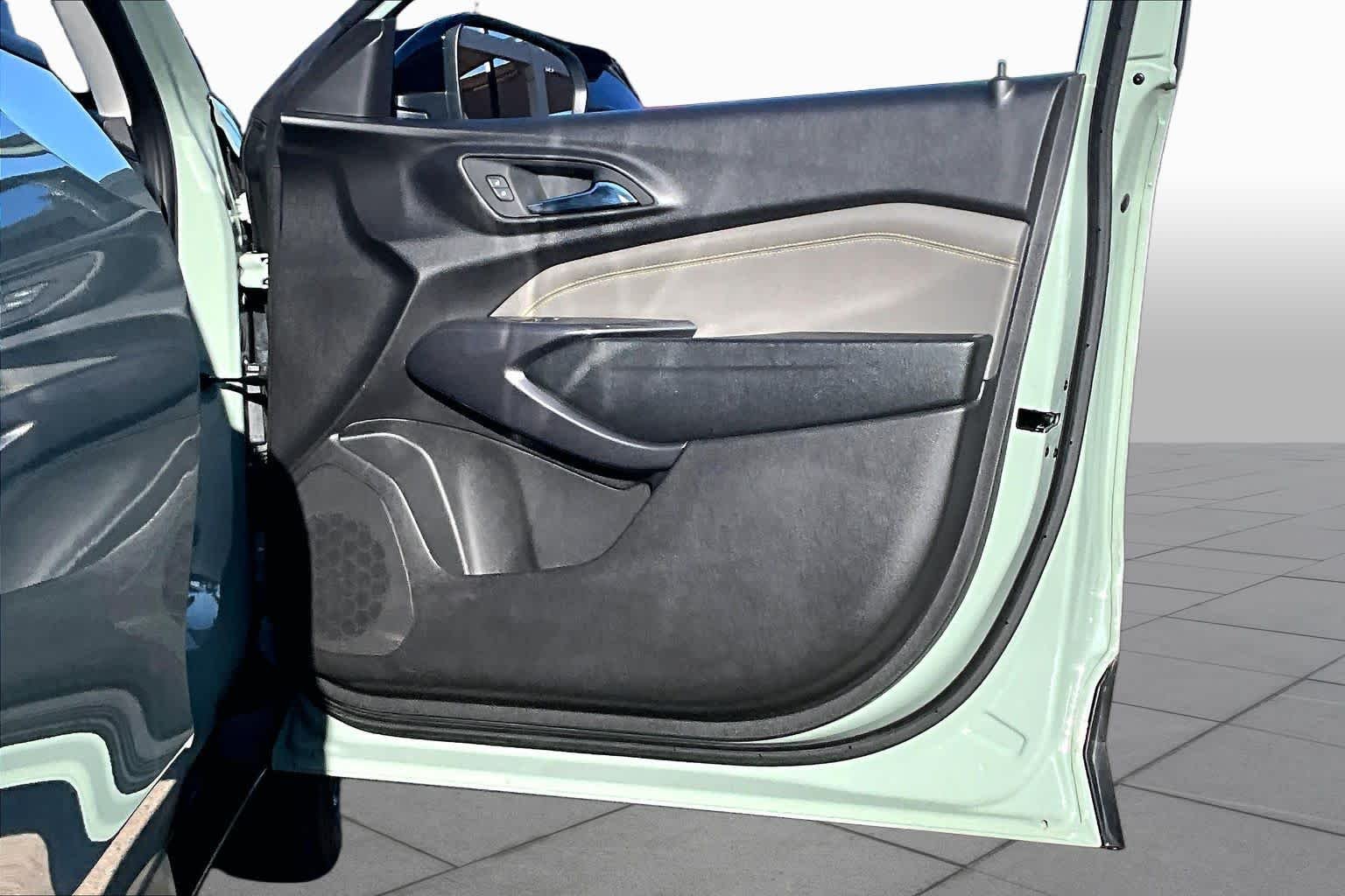 Used 2025 Cacti Green Chevrolet ACTIV image 23