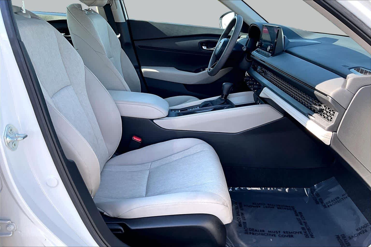 Used 2024 Platinum White Pearl Honda LX image 8