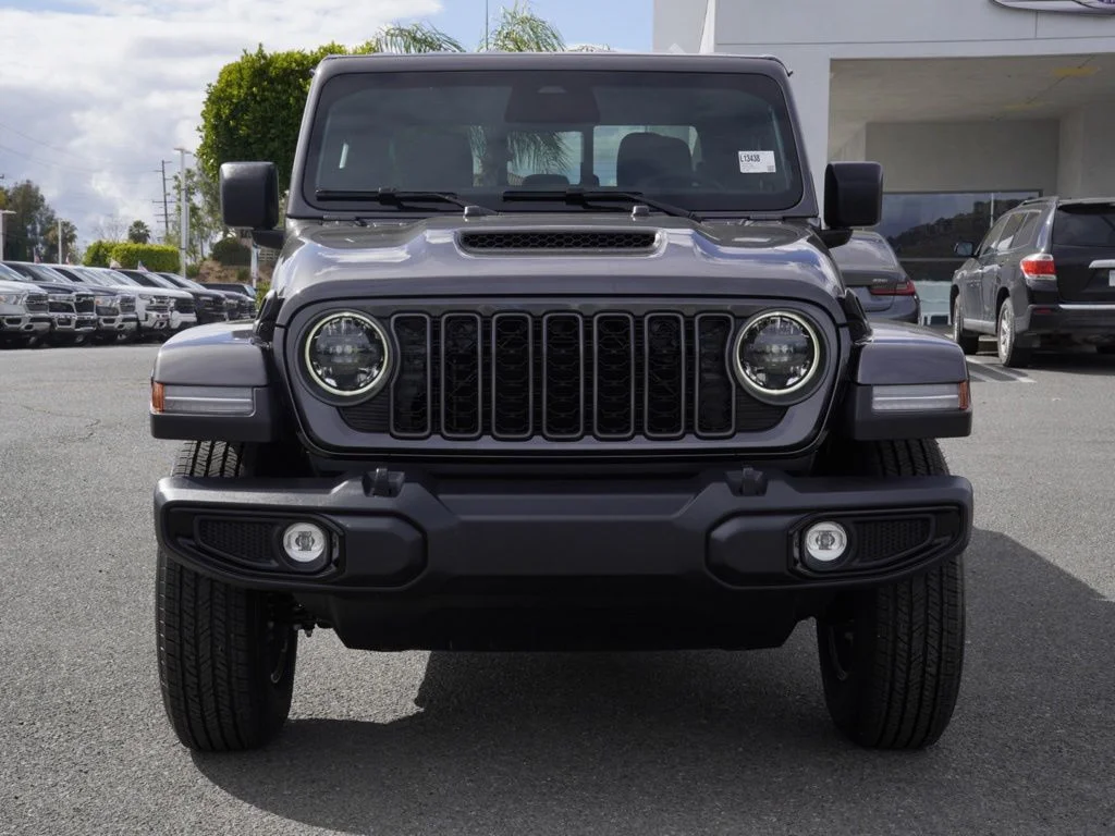 New 2026 Granite Crystal Metallic Clearcoat Jeep Sport S image 9