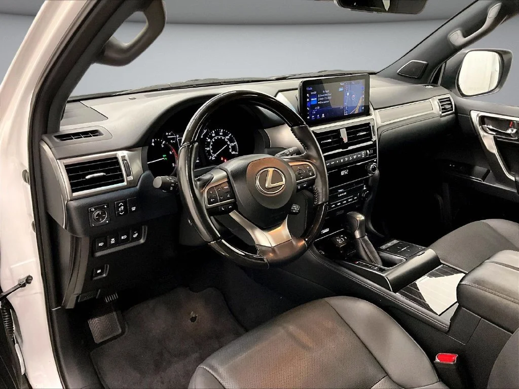 Used 2023 White Lexus 460 image 17