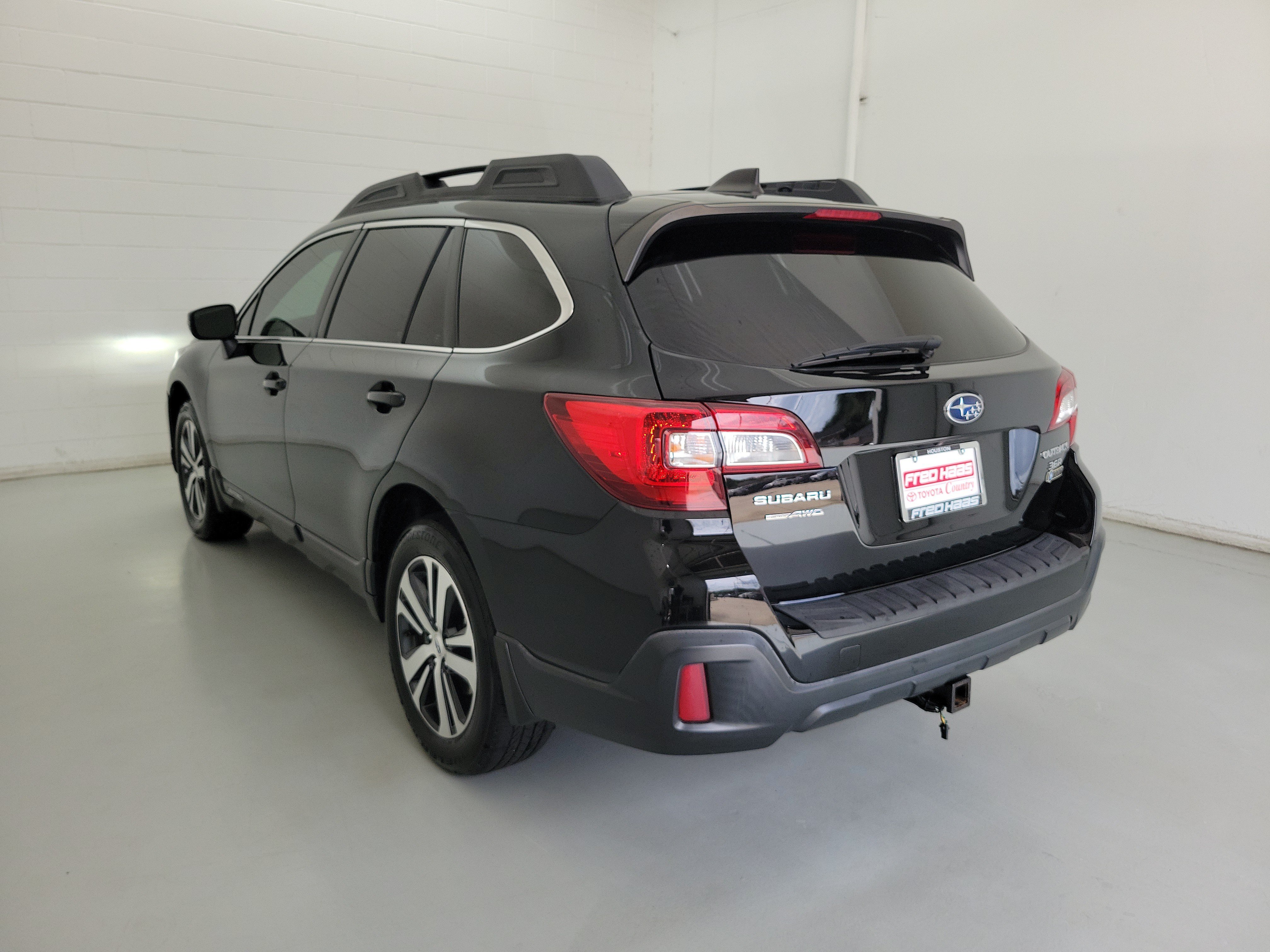 Used 2018 Crystal Black Pearl Subaru 3.6R image 7