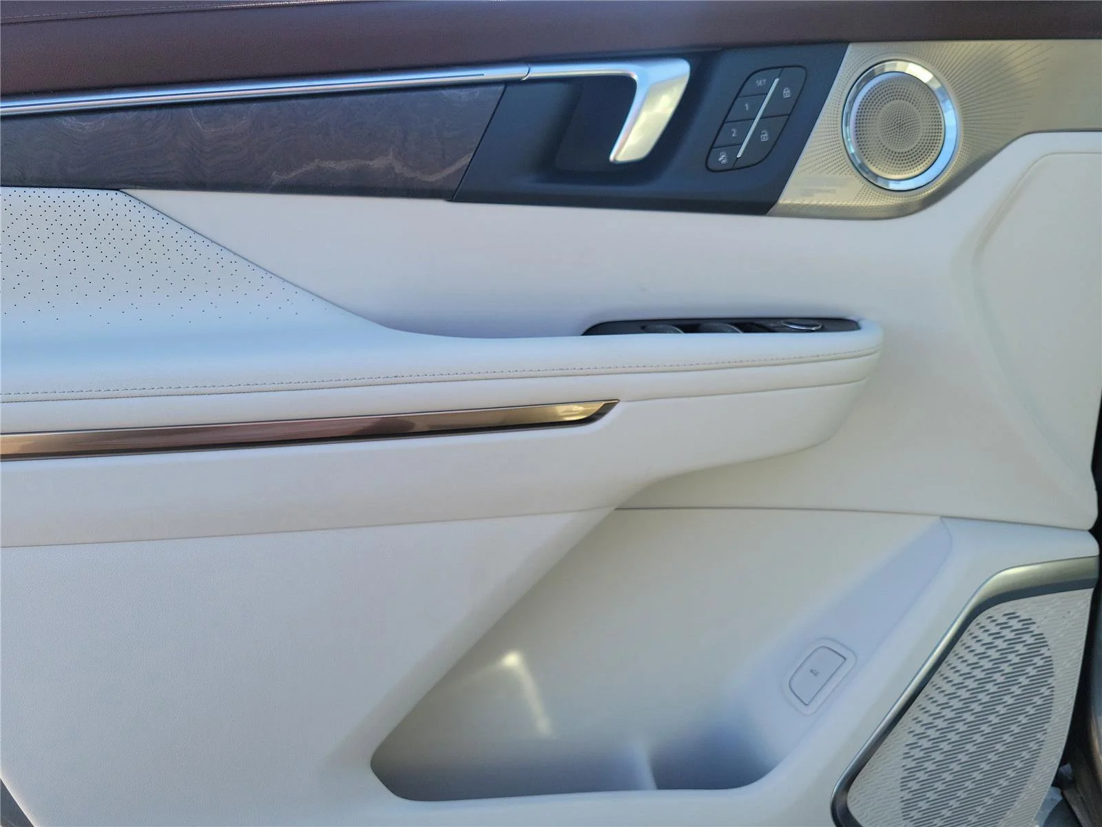 New 2026 Moonstone Gray Metallic Buick Avenir image 22
