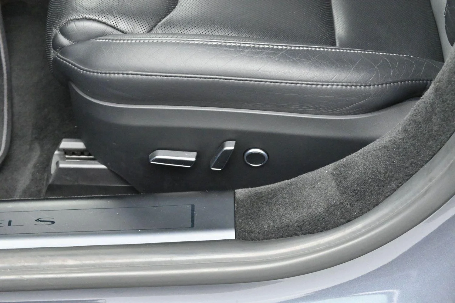 Used 2021 Midnight Silver Metallic Tesla Plaid image 14