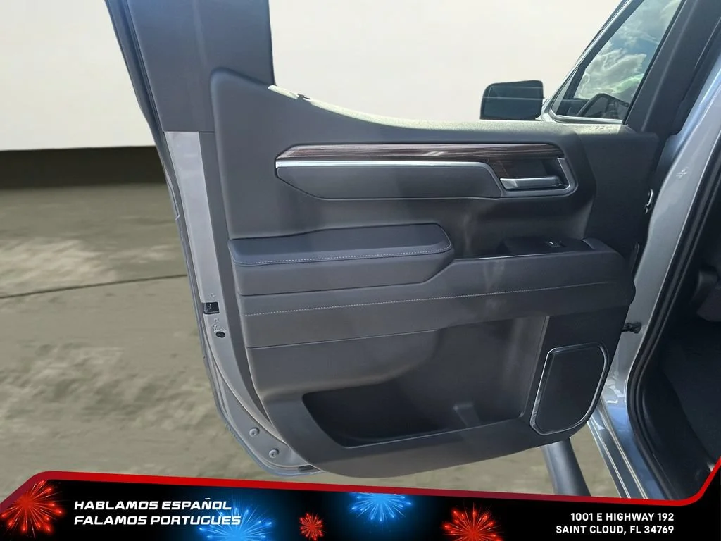 Used 2025 Sterling Gray Metallic Chevrolet RST image 24
