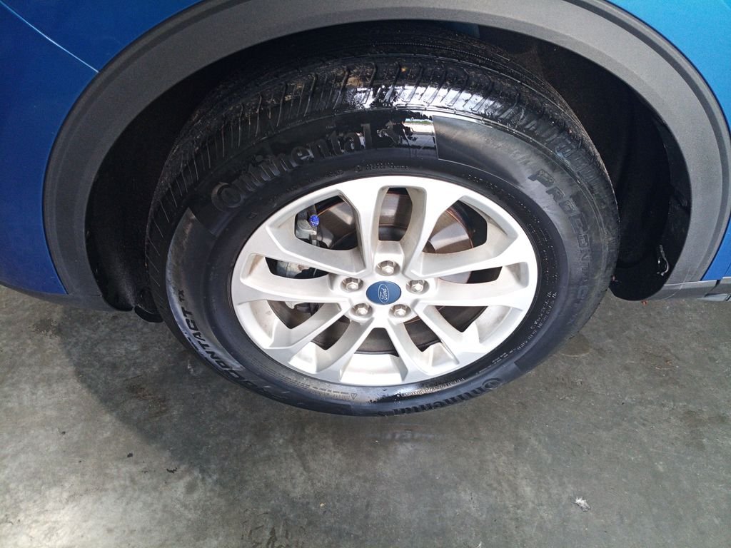 Used 2022 Blue Ford SE image 12