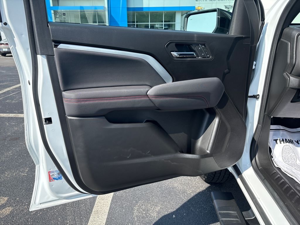 Used 2025 White Chevrolet Z71 image 12