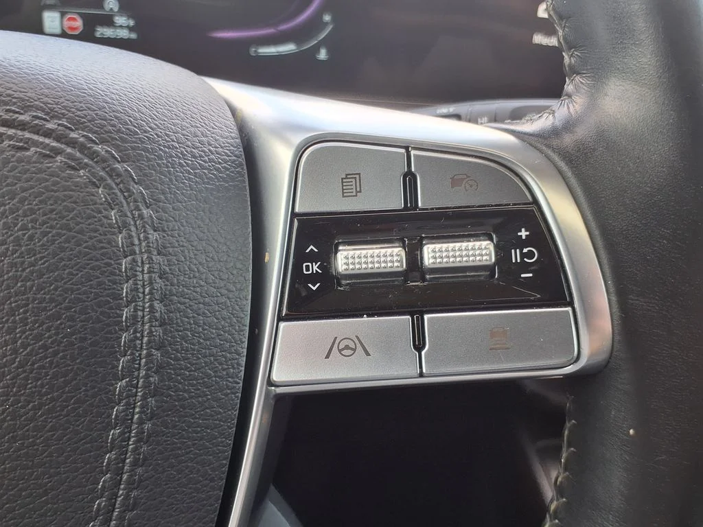 Used 2025 Black Kia S image 30