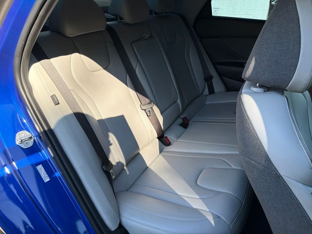 2024 Hyundai Elantra Limited - Photo 12