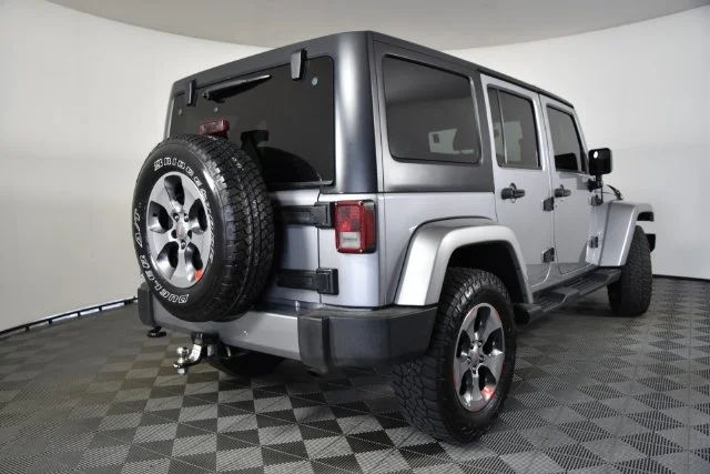 Used 2016 Silver Jeep Unlimited Sahara image 9