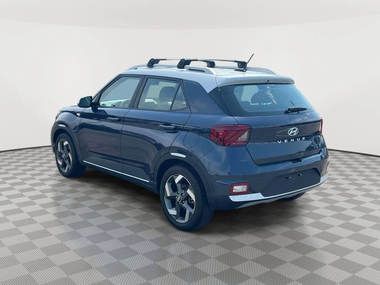 Used 2023 Denim w/White Roof Hyundai Limited image 7