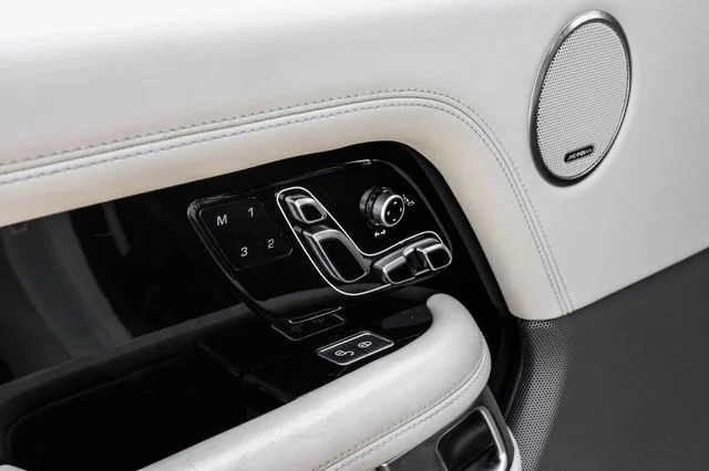 Used 2019 White Land Rover 5.0L V8 Supercharged image 54