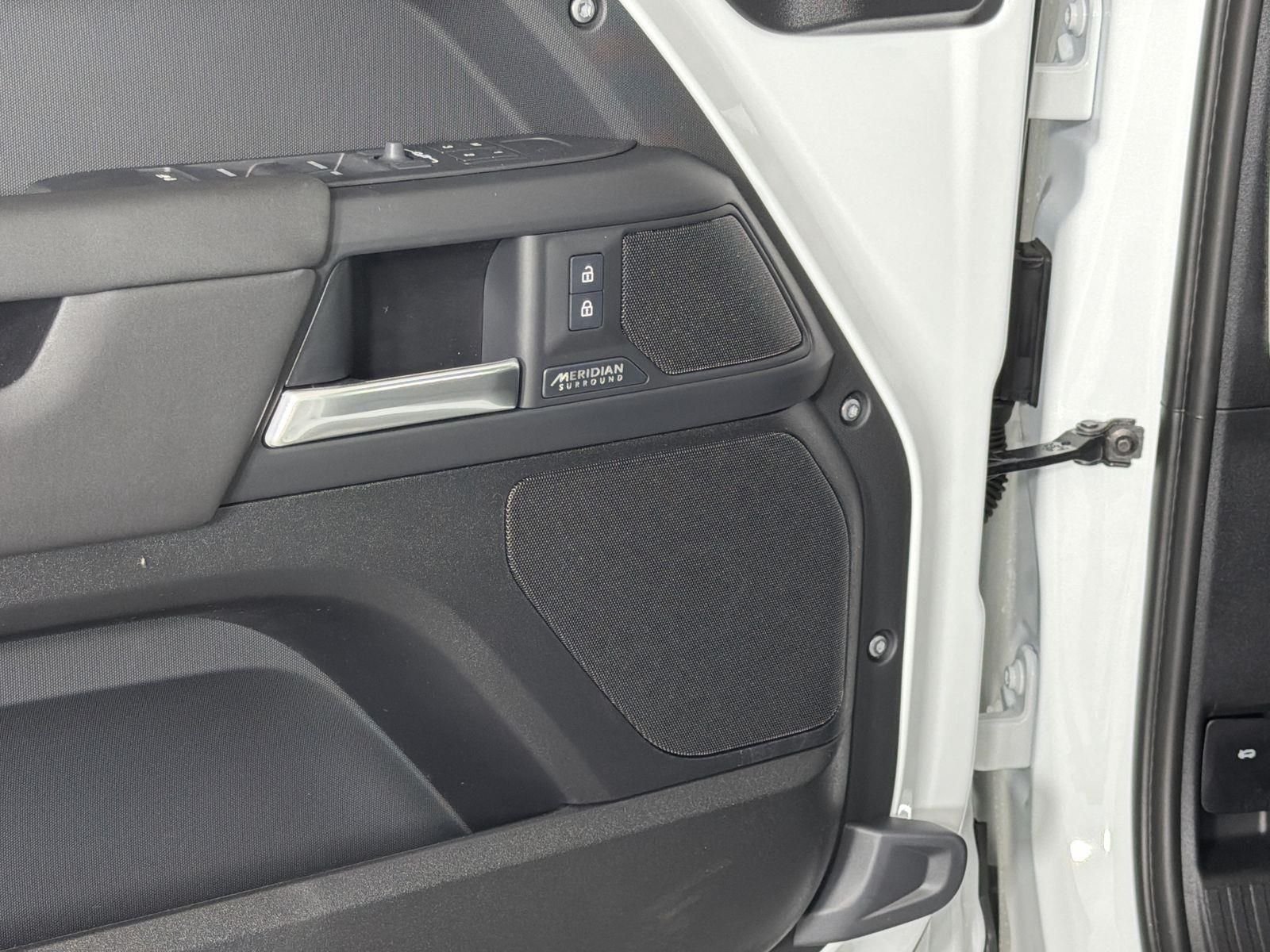 2026 Land Rover Defender X-Dynamic SE - Photo 22