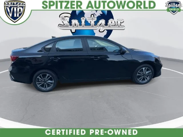 Used 2023 Black Kia LXS image 16