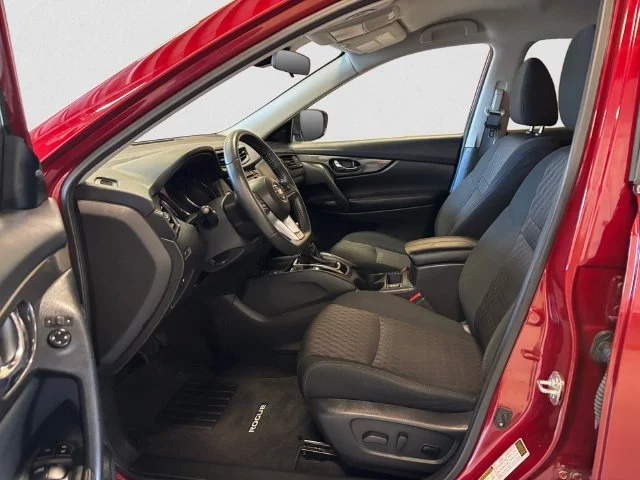 Used 2020 Red Nissan SV image 10