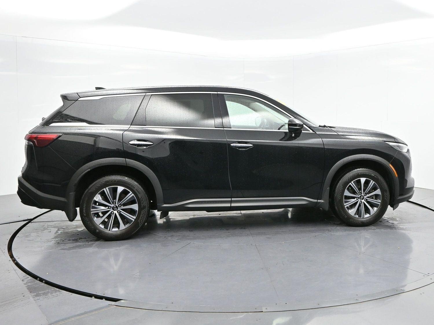 Used 2023 Mineral Black INFINITI PURE image 8