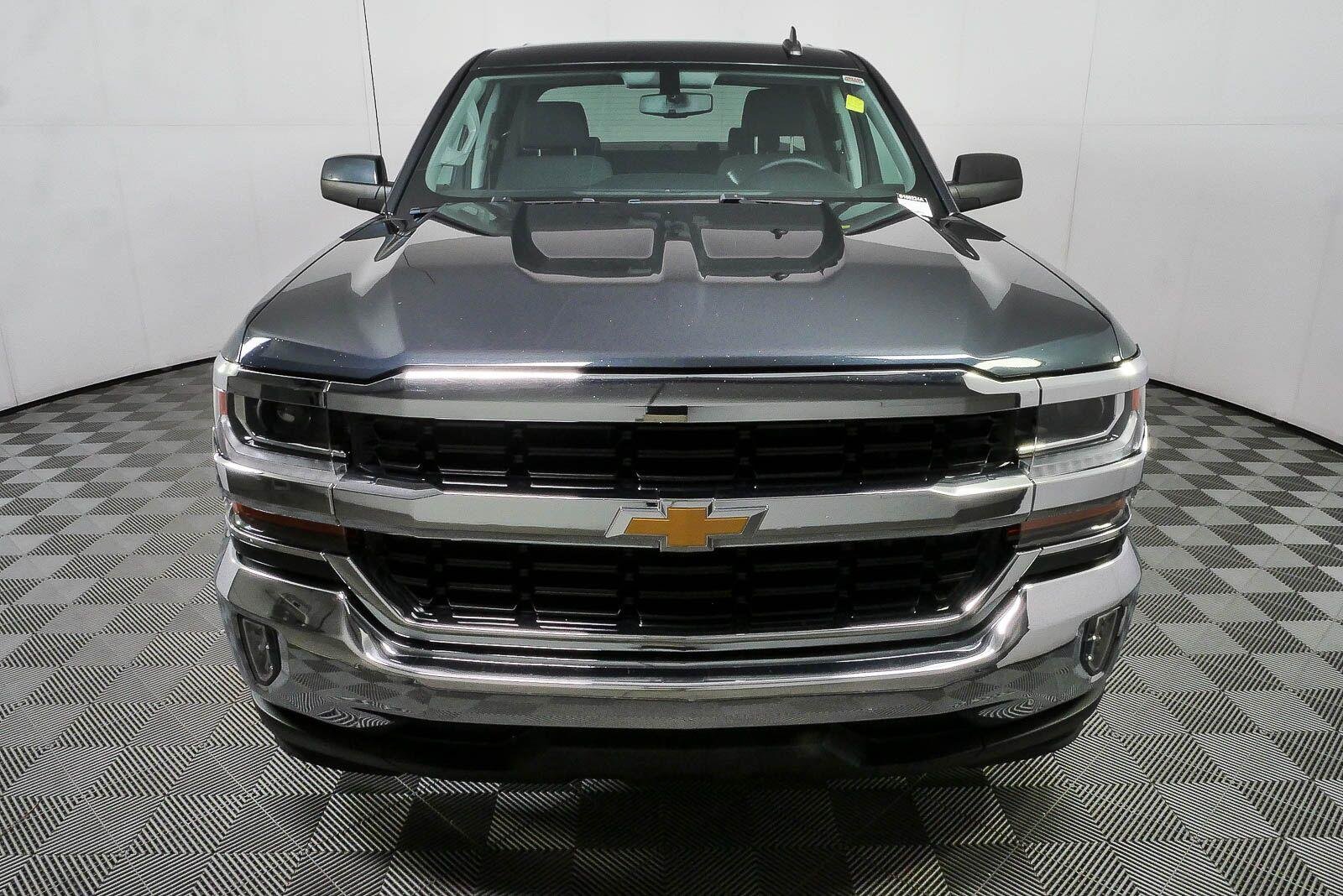 Used 2017 GRAPHITE METALLIC Chevrolet LT image 32