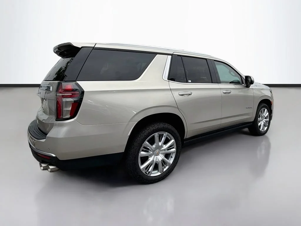 Used 2021 EMPIRE BEIGE METALLIC Chevrolet High Country image 5