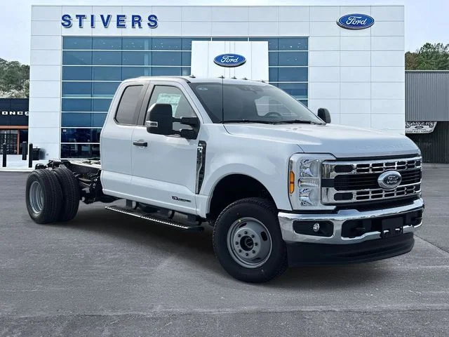 2026 Ford F-350 XL 4x4 SuperCab 168-In DRW's photo
