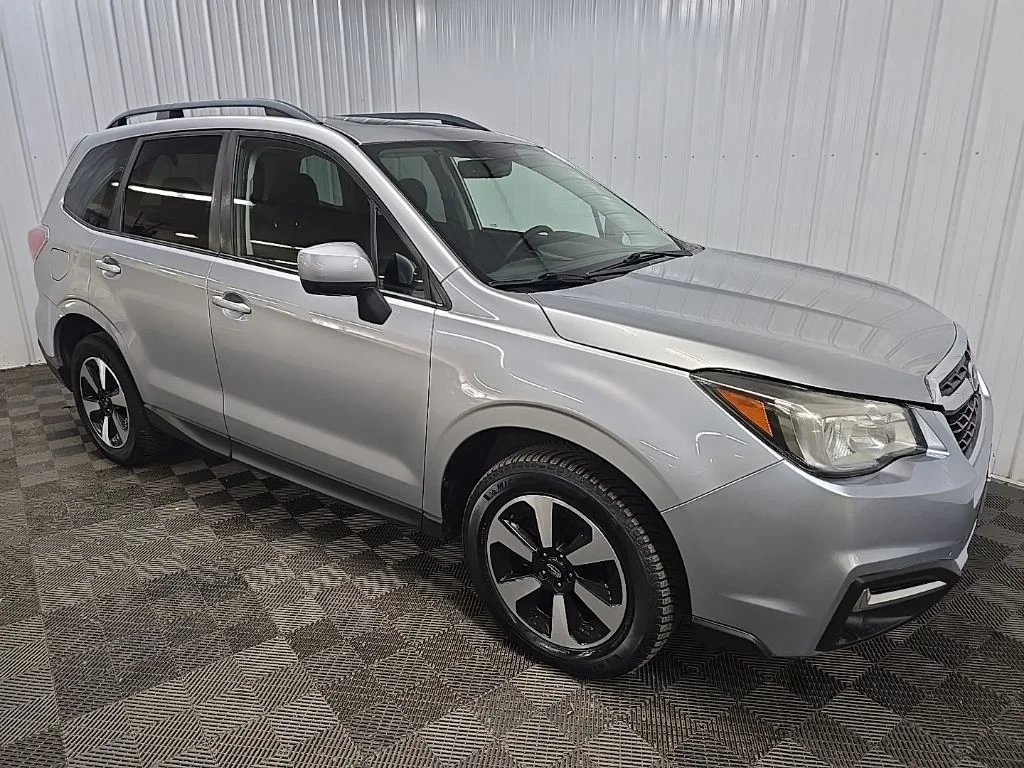 Used 2018 Ice Silver Metallic Subaru 2.5i Premium image 7