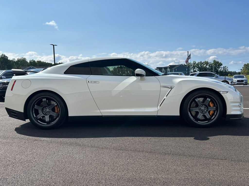 Used 2015 White Nissan Black Edition image 8