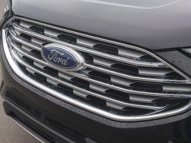 Used 2022 Black Ford SEL image 36