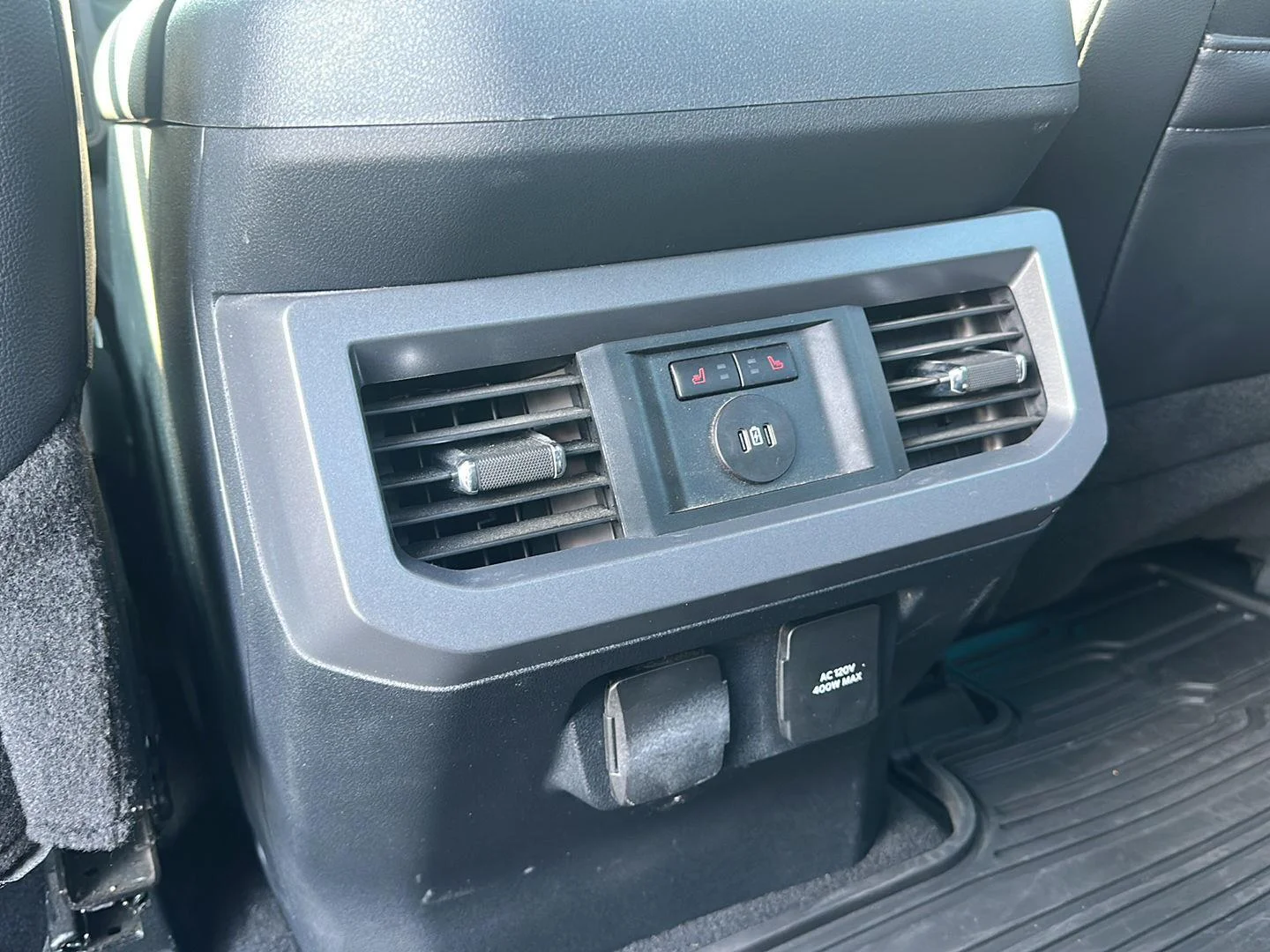 Used 2024 Glacier Gray Metallic Tri-Coat Ford Lariat image 15