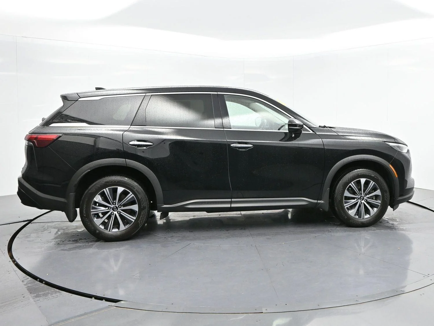 Used 2023 Black INFINITI PURE image 8
